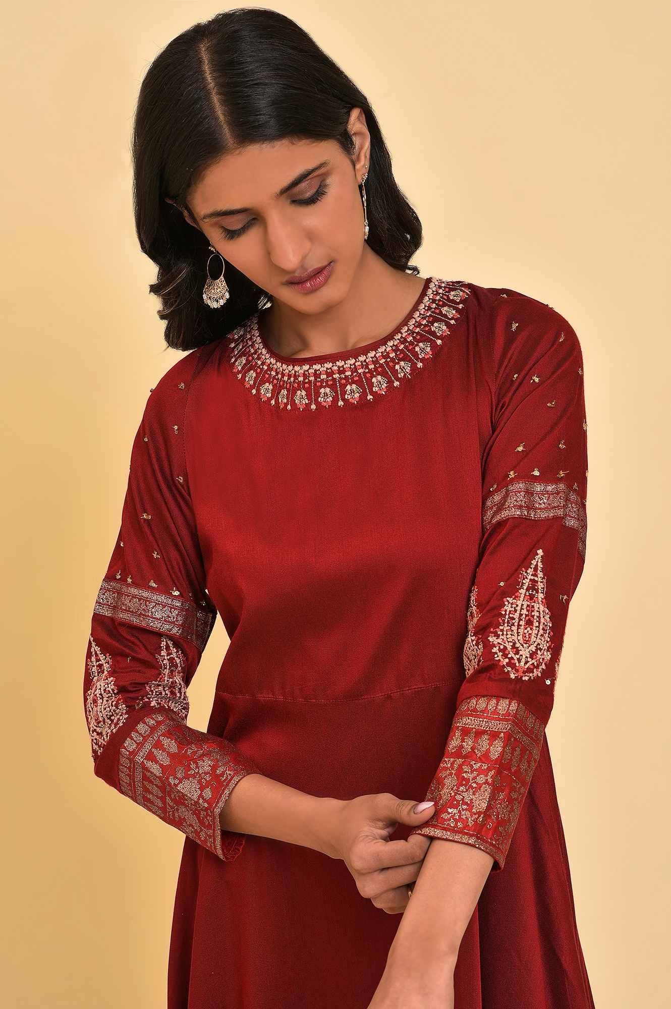W for Woman Maroon Embroidered Festive Gown_22AUW18361-217627_XL