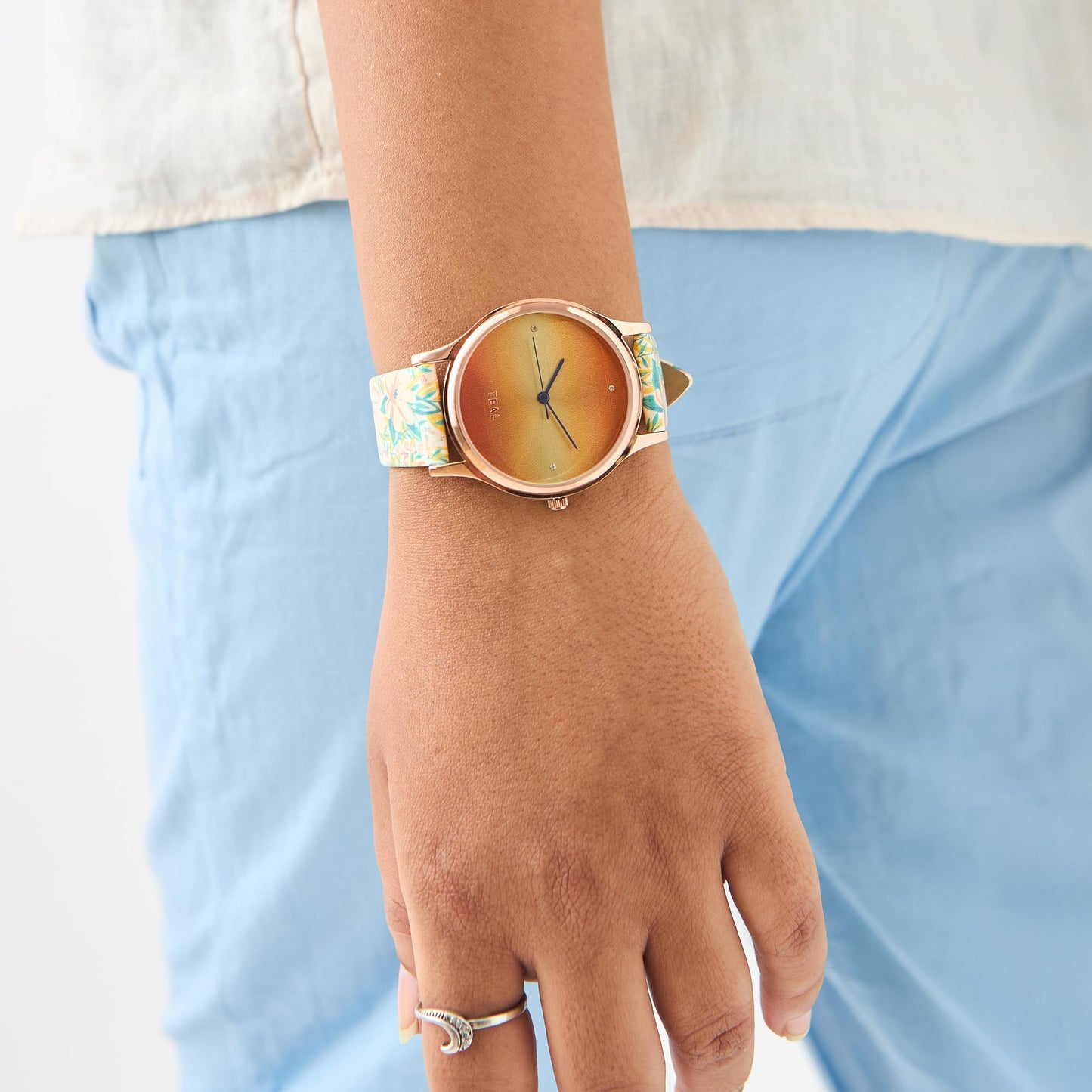 TEAL BY CHUMBAK Round Dial Analog Hand Watch for Women, Gifts for Women/Girls/Ladies, Stylish Fashion Watch for Casual/Work