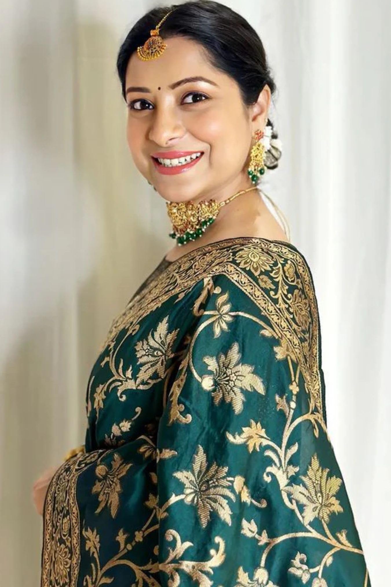SGF11 Women's Kanjivaram Soft Silk Saree With Blouse Piece (Green Gold)