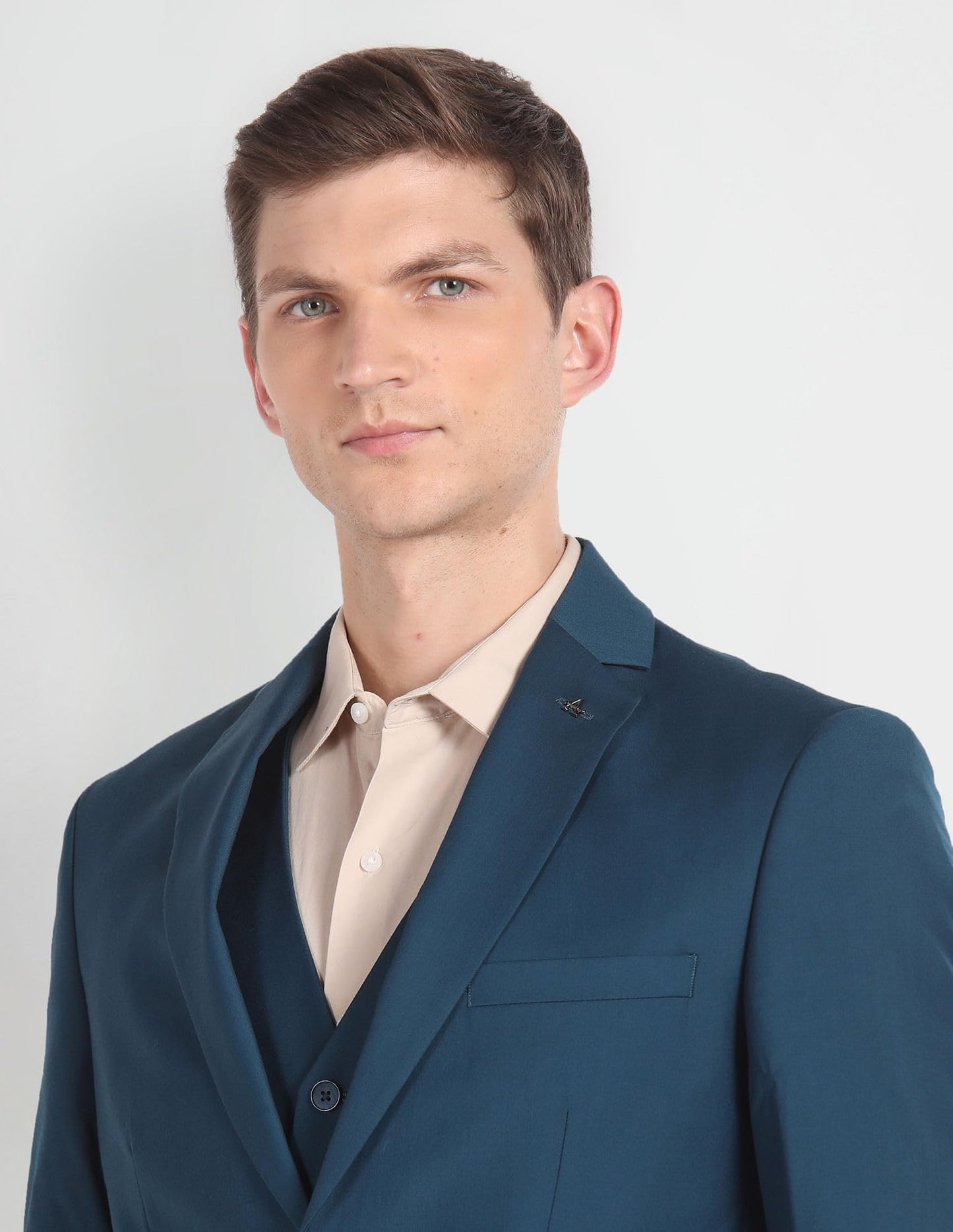 Arrow Solid Tailored Fit Three Piece Suit Teal