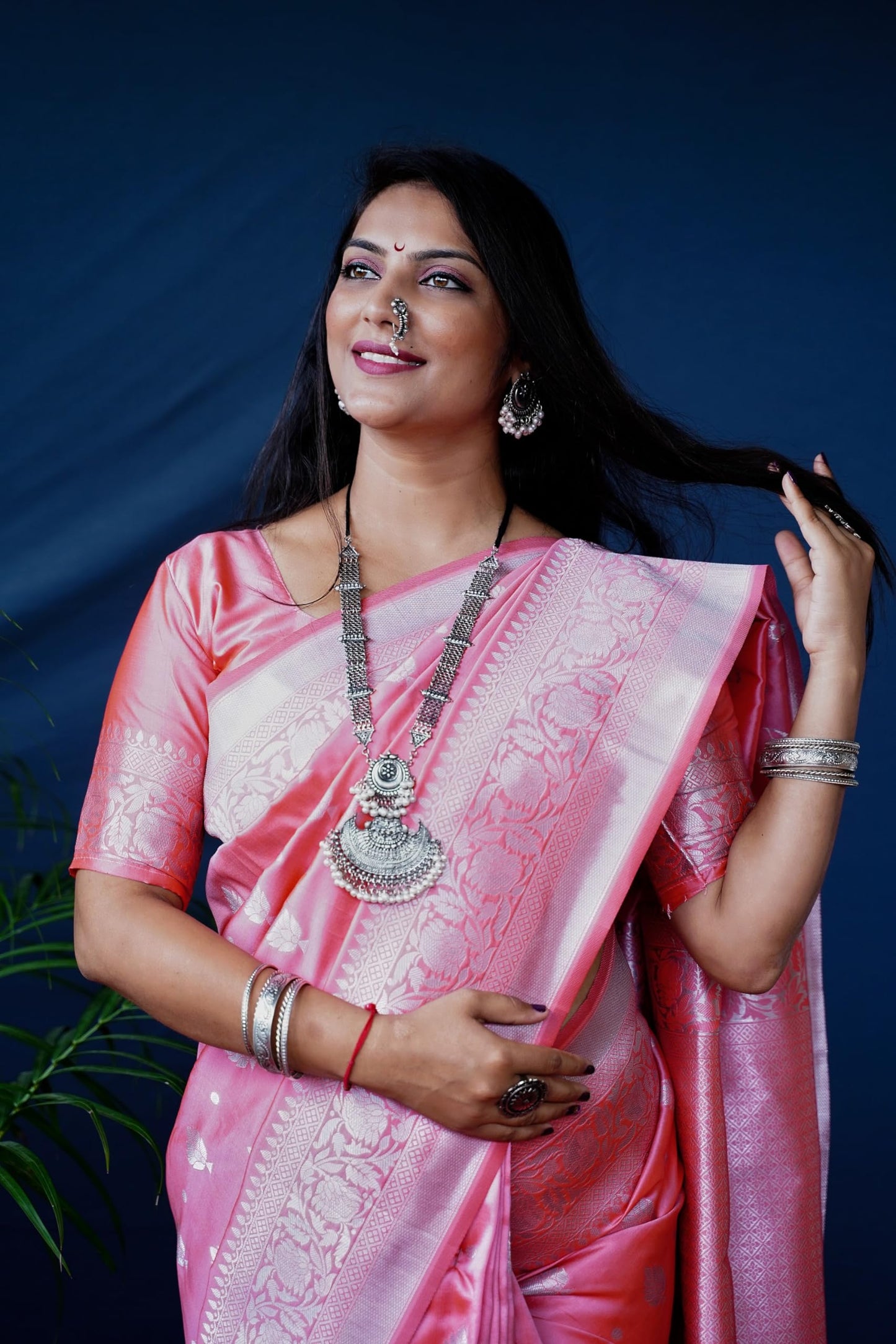 AMIRAT Women's Banarasi Silk Saree and Unstitched Blouse Piece with Heavy Floral Border Jacquard Woven Zari | Saree Blouse for Women | Peach
