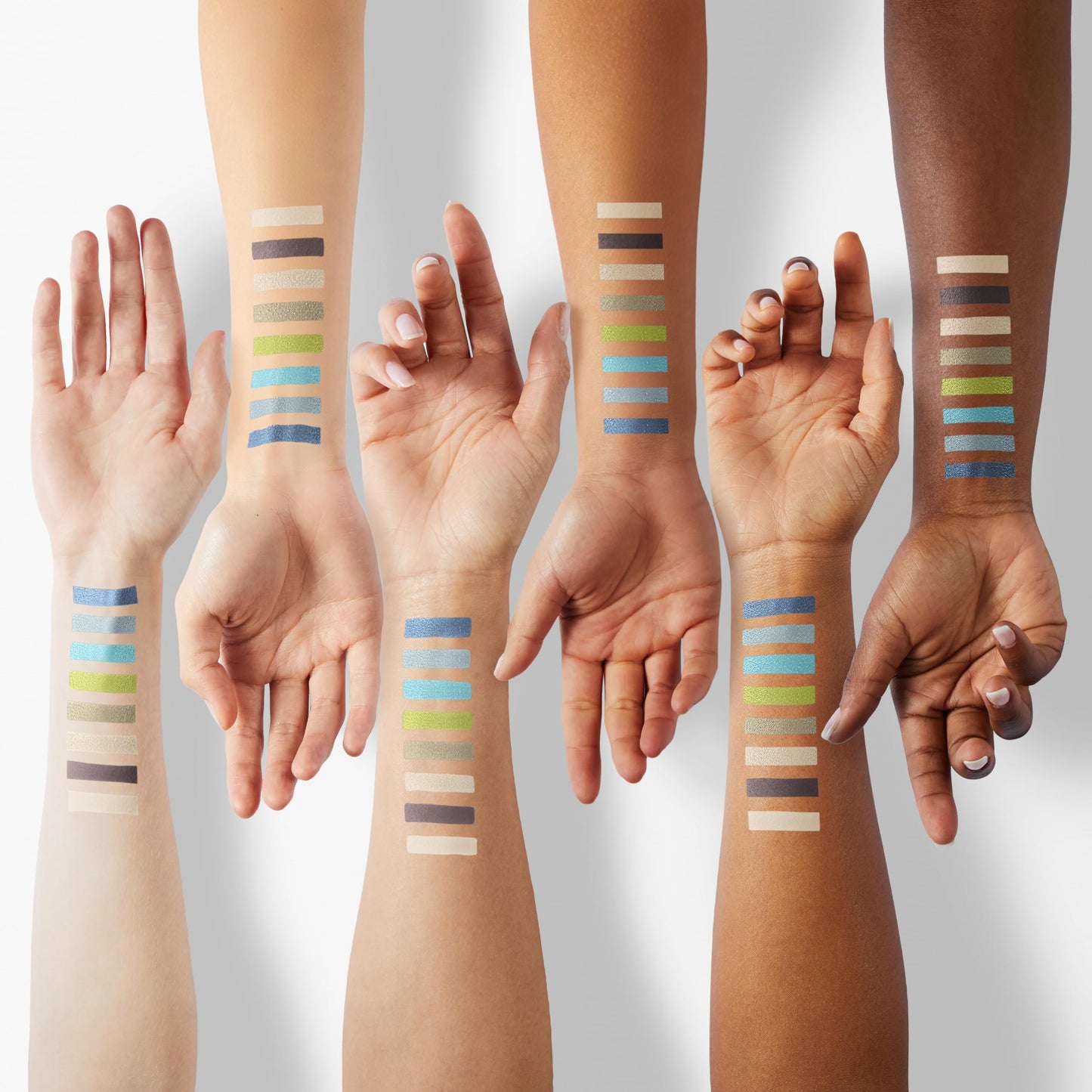 Revlon Colorstay Looks Book Eyeshadow Palette, Vibrant Eye Colors in Mix of Shimmer, Matte and Metallic Finish, Player (920)