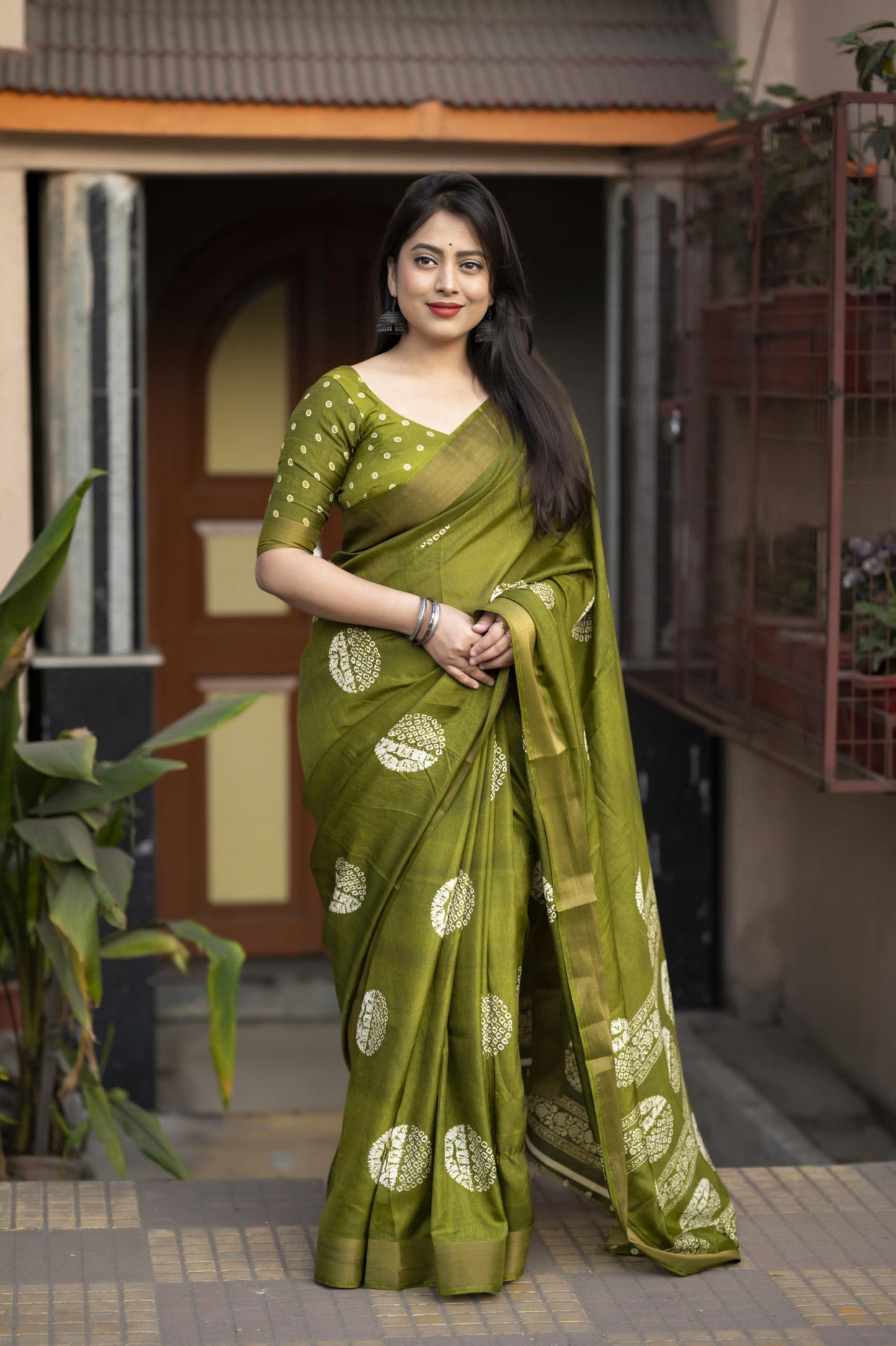 Bhuwal Fashion Women's Cotton Crepe Batik Print Saree With Blouse Piece (black) (green)