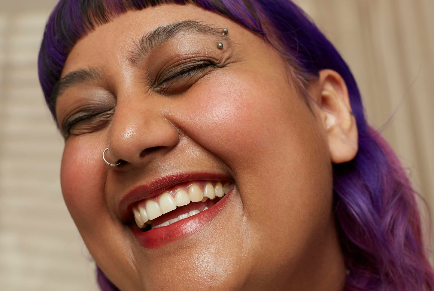 The Body Shop Light Weight Creamy Shimmer Finish Multi-Tasking Vegan 4.2 g Boost Crayon Stick for Eyes Cheeks and Lip Makeup with Shea Butter, Castor oil and 89% Natural Ingredients, Red