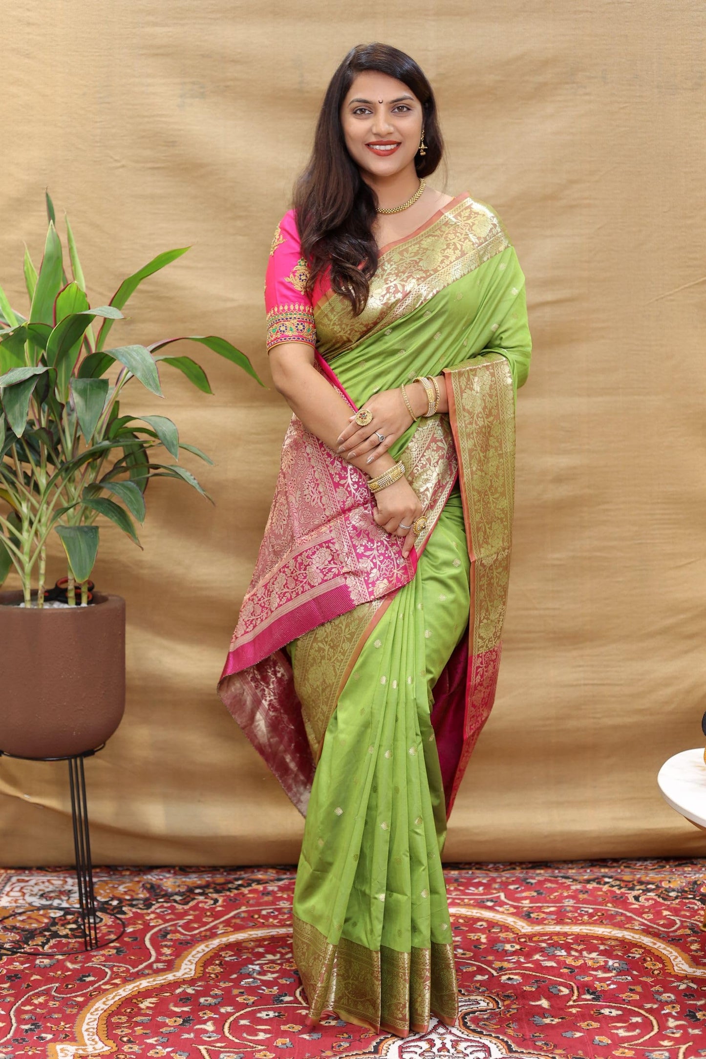AMIRAT Women's Banarasi Saree Soft new ladies 2024 Design Wear Pattu Sarees Latest Cotton Party Sari collections With Blouse Piece for Wedding sadi (Perrot Green)