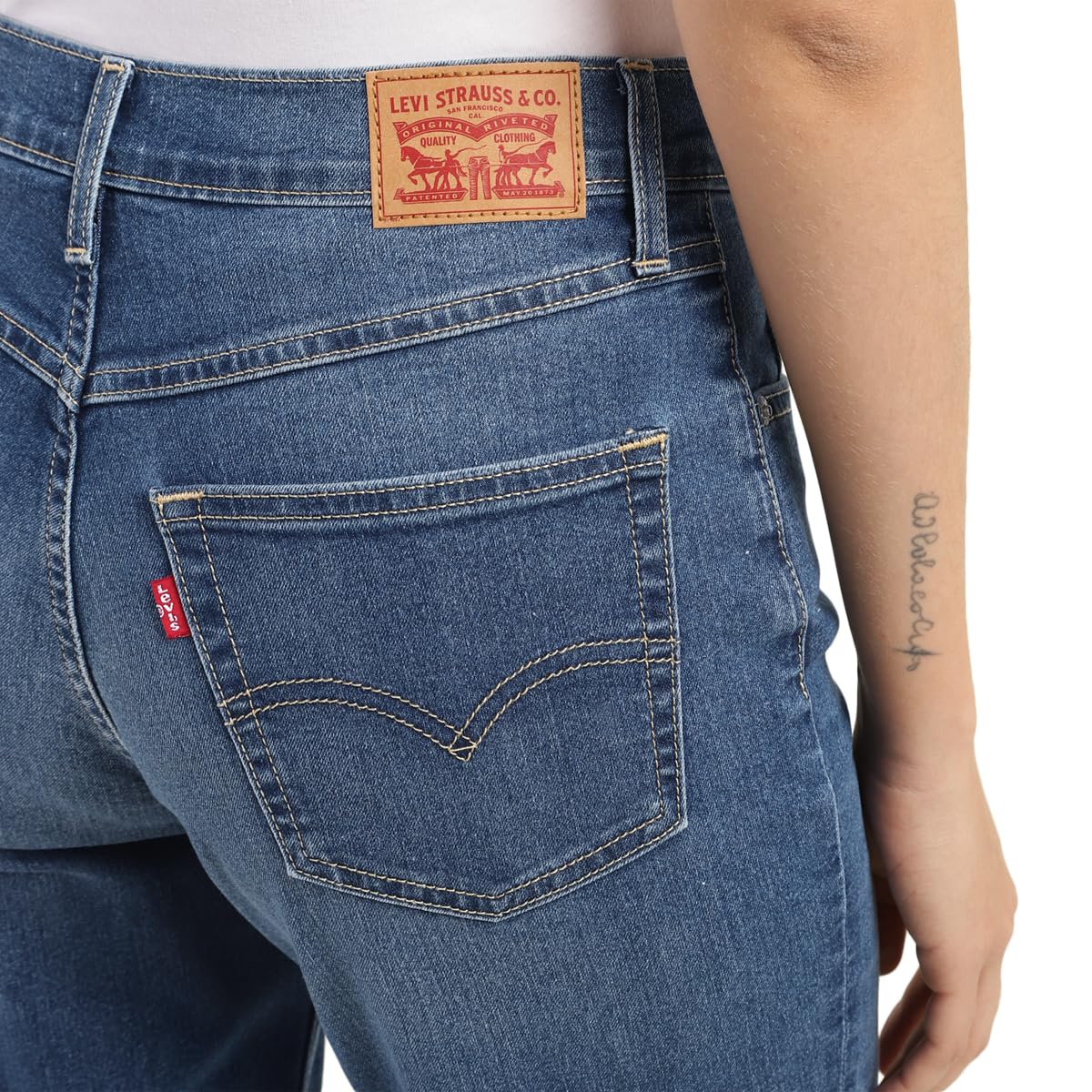 Levi's Women's Loose Tapered Fit High-Rise Mid Rise Jeans Blue, 32
