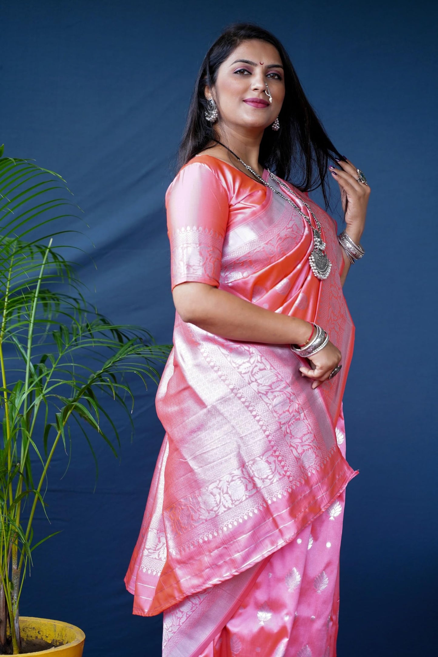 AMIRAT Women's Banarasi Silk Saree and Unstitched Blouse Piece with Heavy Floral Border Jacquard Woven Zari | Saree Blouse for Women | Peach