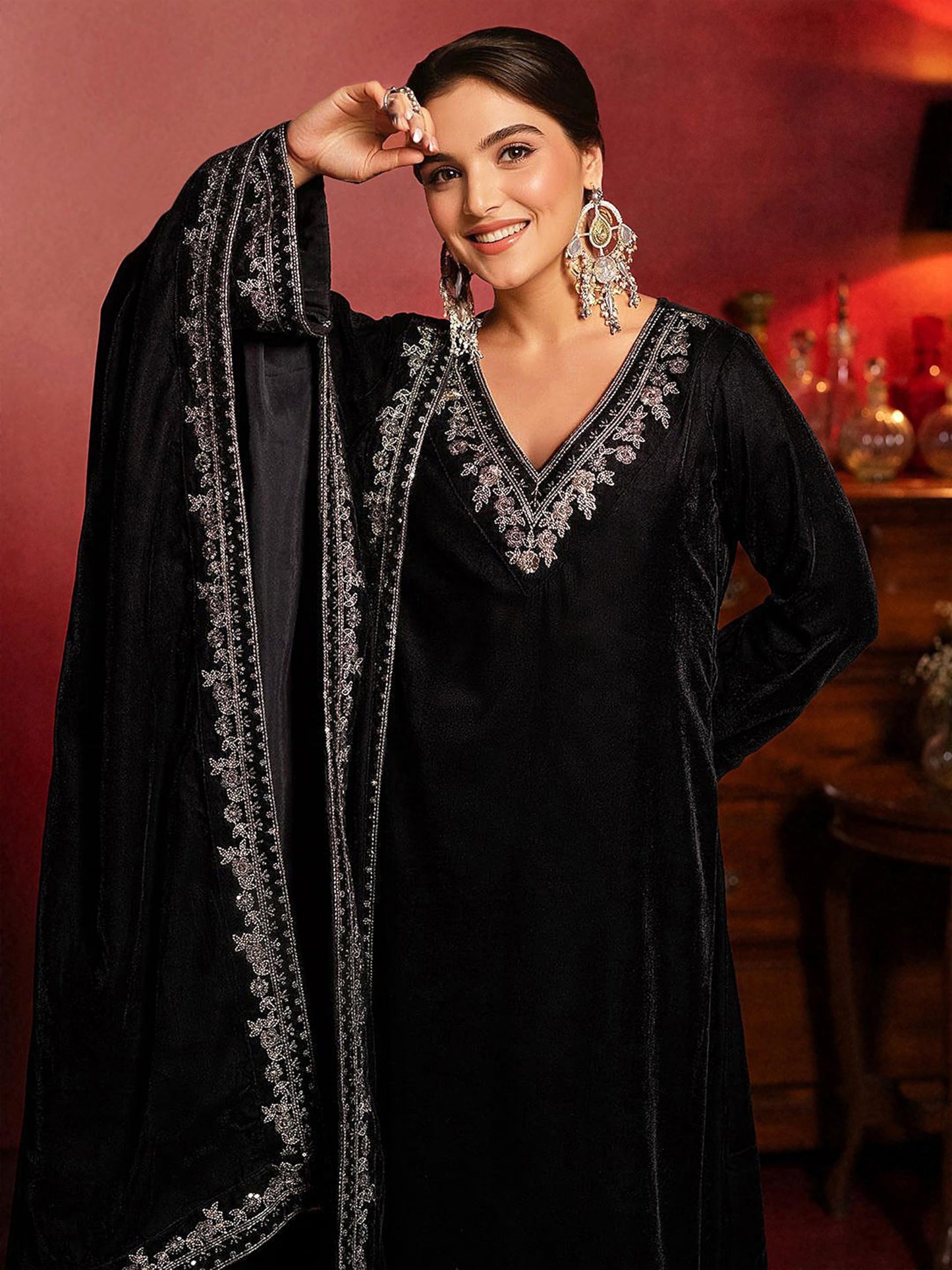 TRENDMALLS Women's Velvet Embroidery Salwar Suit Set Kurta Pant with Dupatta (G322-Black-XL-)