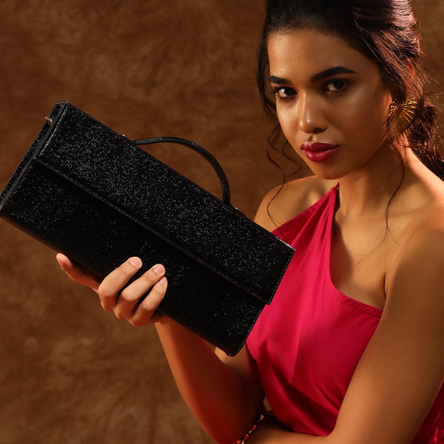 Gusto Premium Vegan Leather Sling Bag for Girls/Women | Stylish Gift with 3 Card Pockets, 1 Cash Pocket, Magnetic Closure