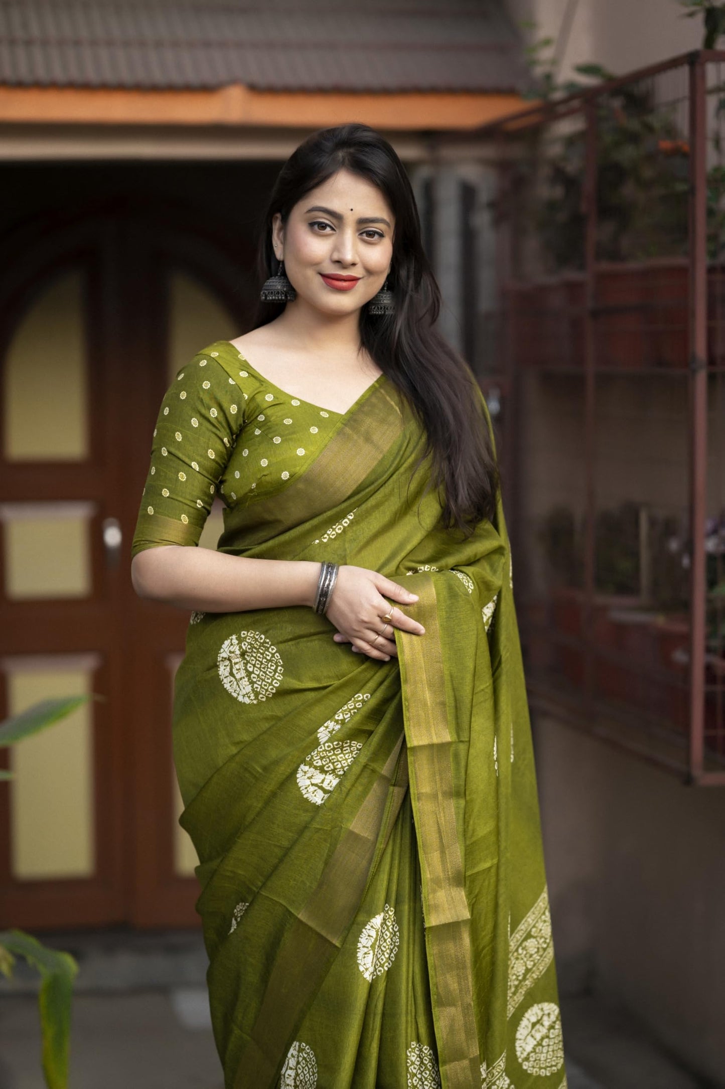 Bhuwal Fashion Women's Cotton Crepe Batik Print Saree With Blouse Piece (black) (green)