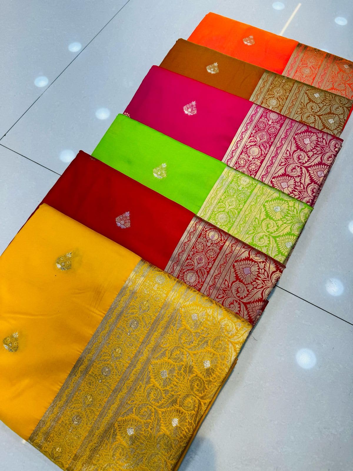 AMIRAT Women's Soft Banarasi Silk Saree with Unstitched Blouse Piece Floral Pattern Jacquard Woven Weave Type and Zari Work