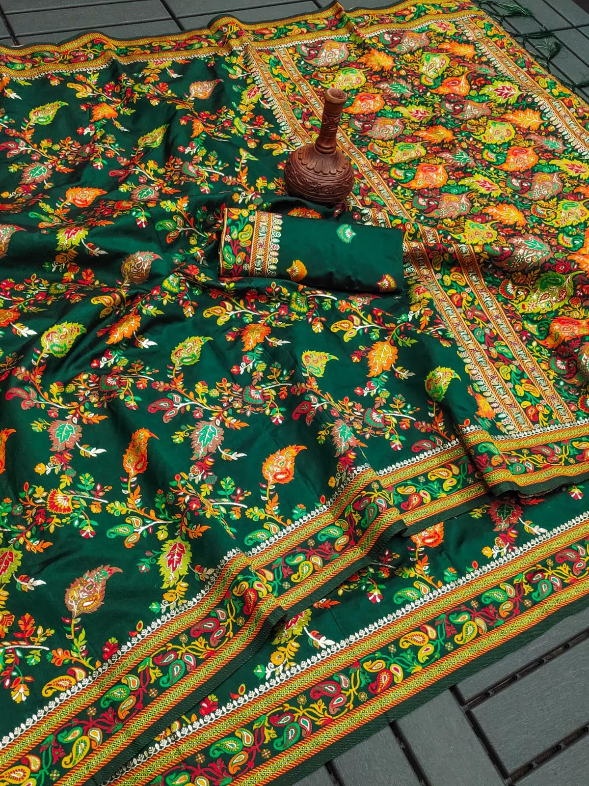 Pandadi Saree Woman's Green Pashmina Kashmiri Silk Saree with Unstitched Blouse Piece.