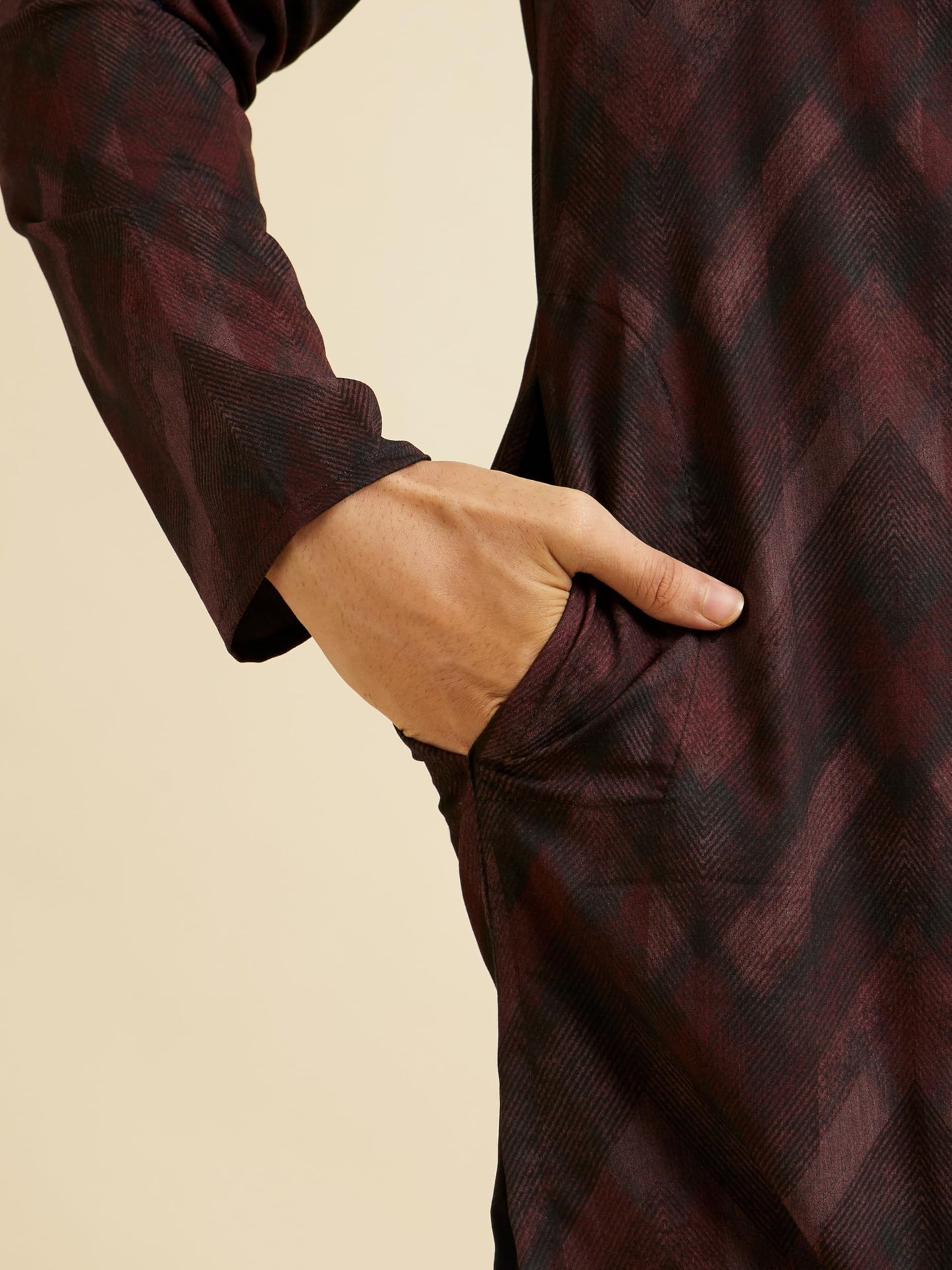 Manyavar Men's Spandex Chevron Patterned Kurta (Maroon,XL)