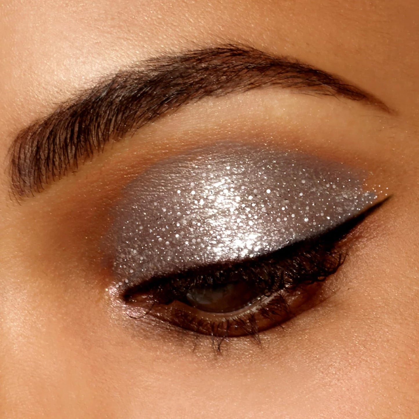 Stila Cosmetics Glitter & Glow Eye Shadow – Diamond Dust | Lightweight, Water-Infused Formula with Pearl & Glitter for Maximum Sparkle, Smooth Application & Minimal Fallout