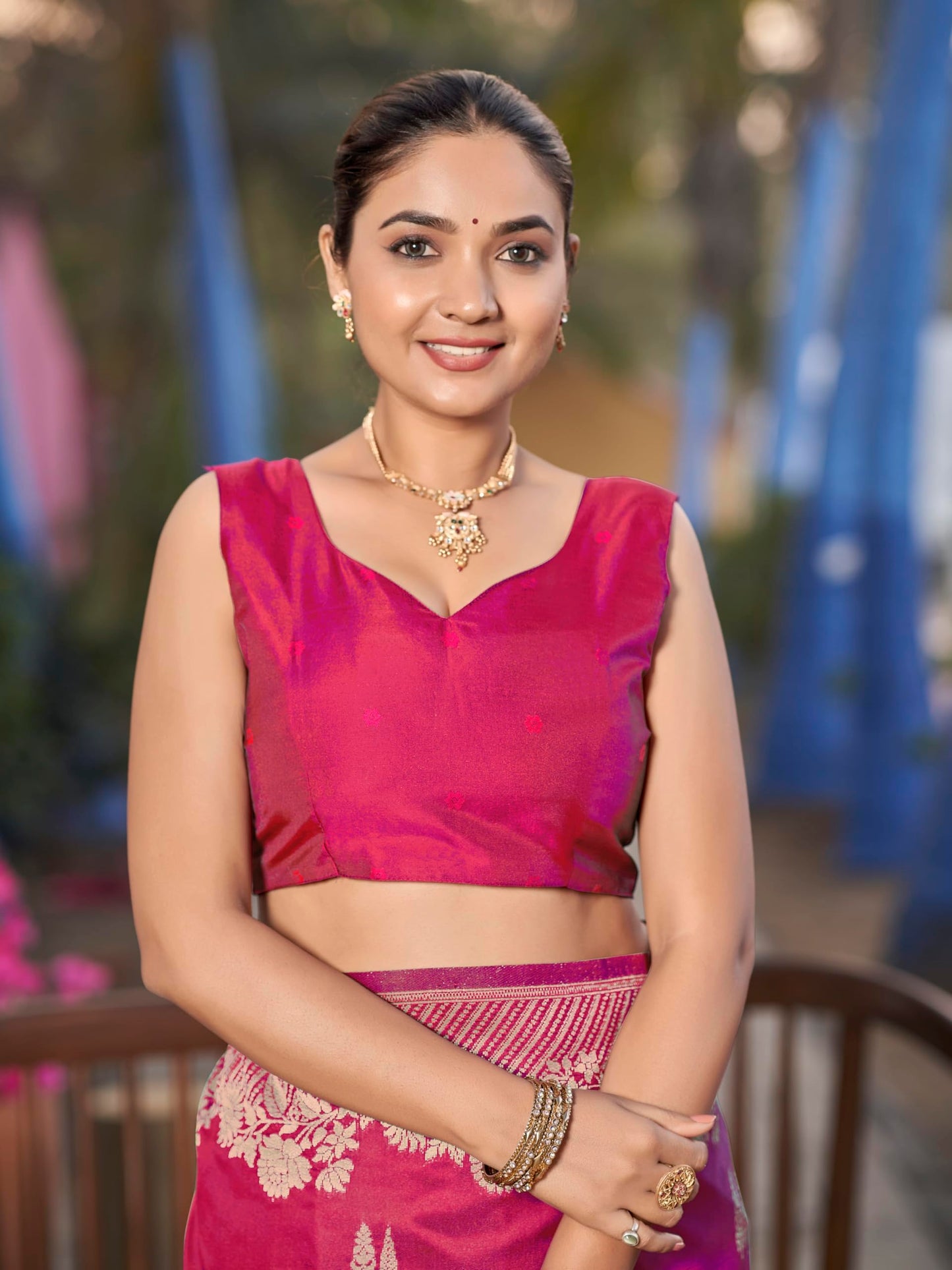 MANOHARI Women's Most Trendy Banarasi Woven Pink Saree With Heavy Jacquard Work Saree With Blouse Piece