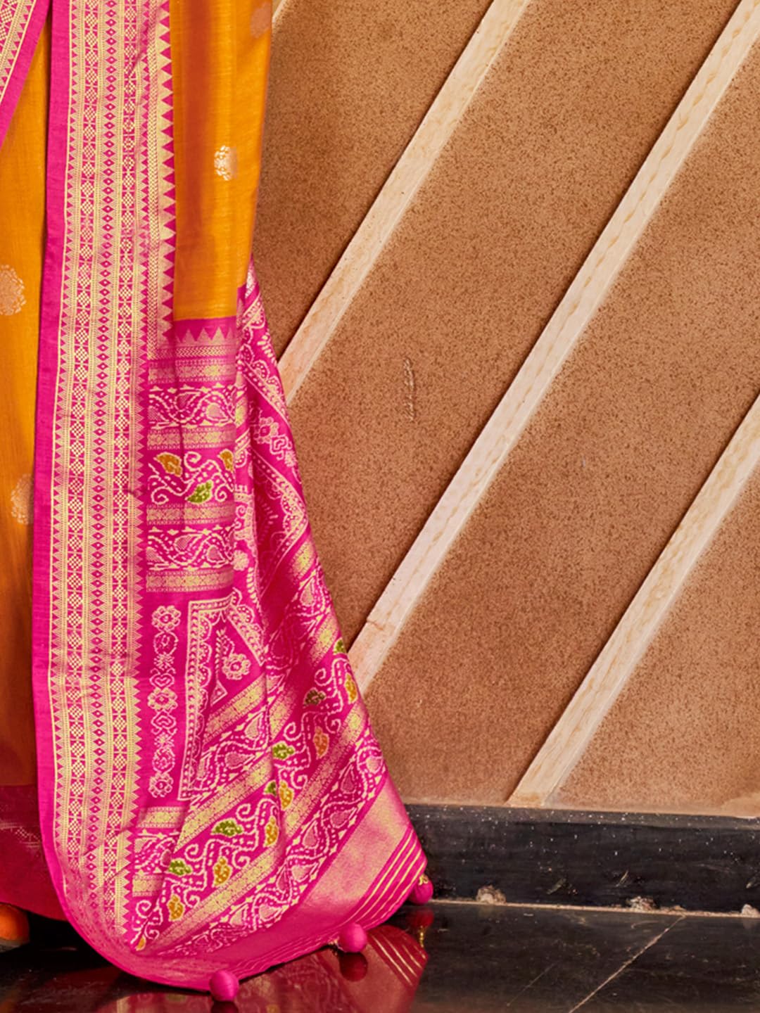 SAREE MALL Women's Orange Silk Blend Ethnic Motif Woven Design Saree With Unstitched Blouse (HASTP10313_RW)