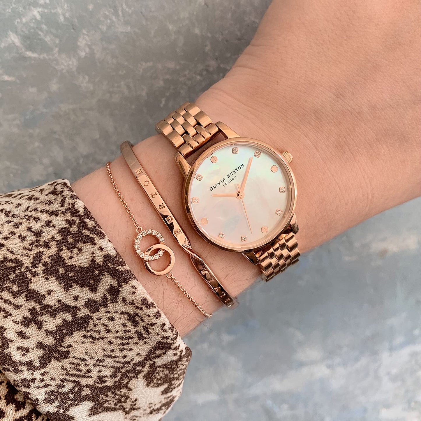 Olivia burton Classics Analog Pink Dial Women's Gold Watch-Ob16Se15