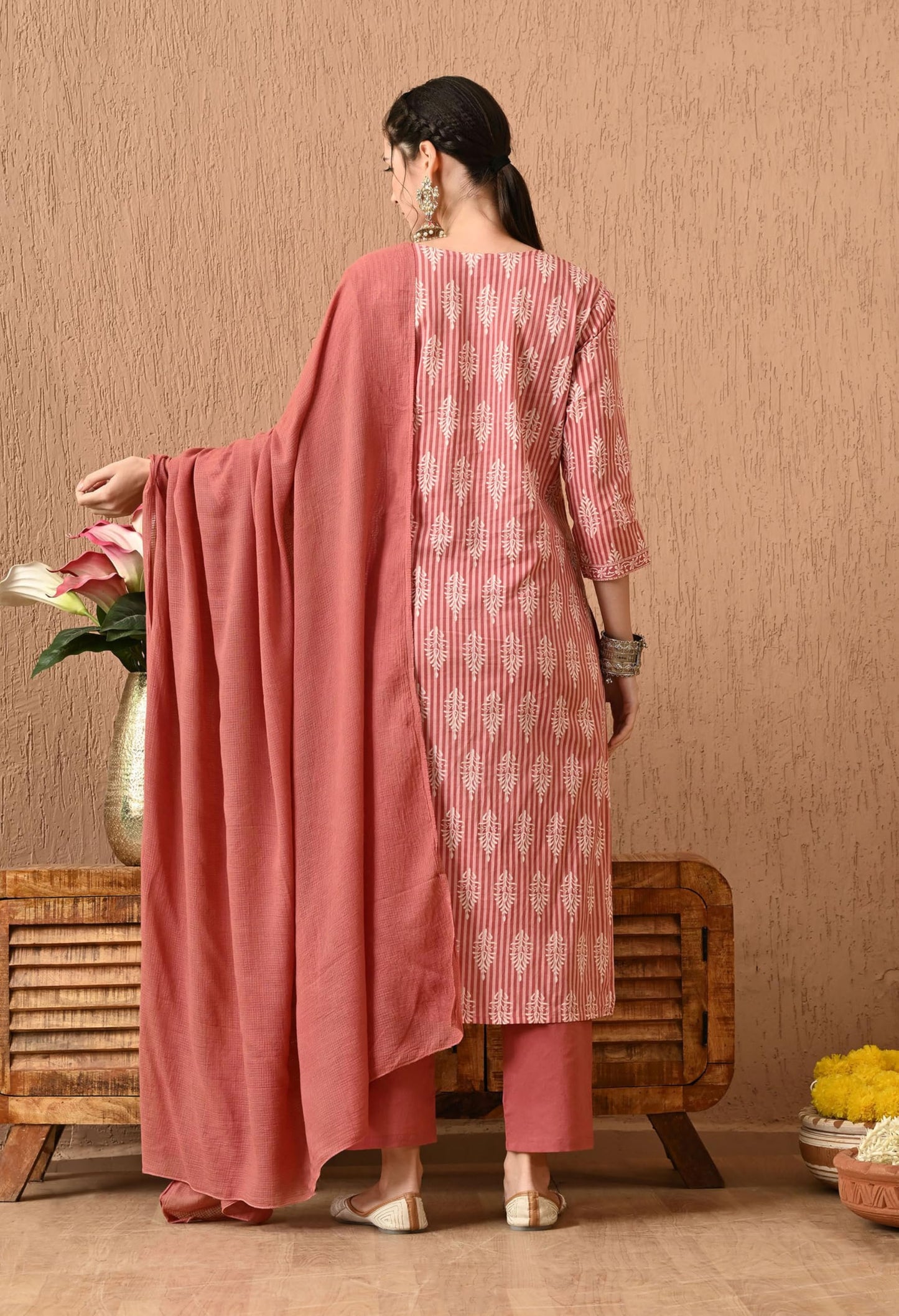 KEOSA Women Floral Printed Regular Pure Cotton Kurta with Trousers & with Dupatta Pink