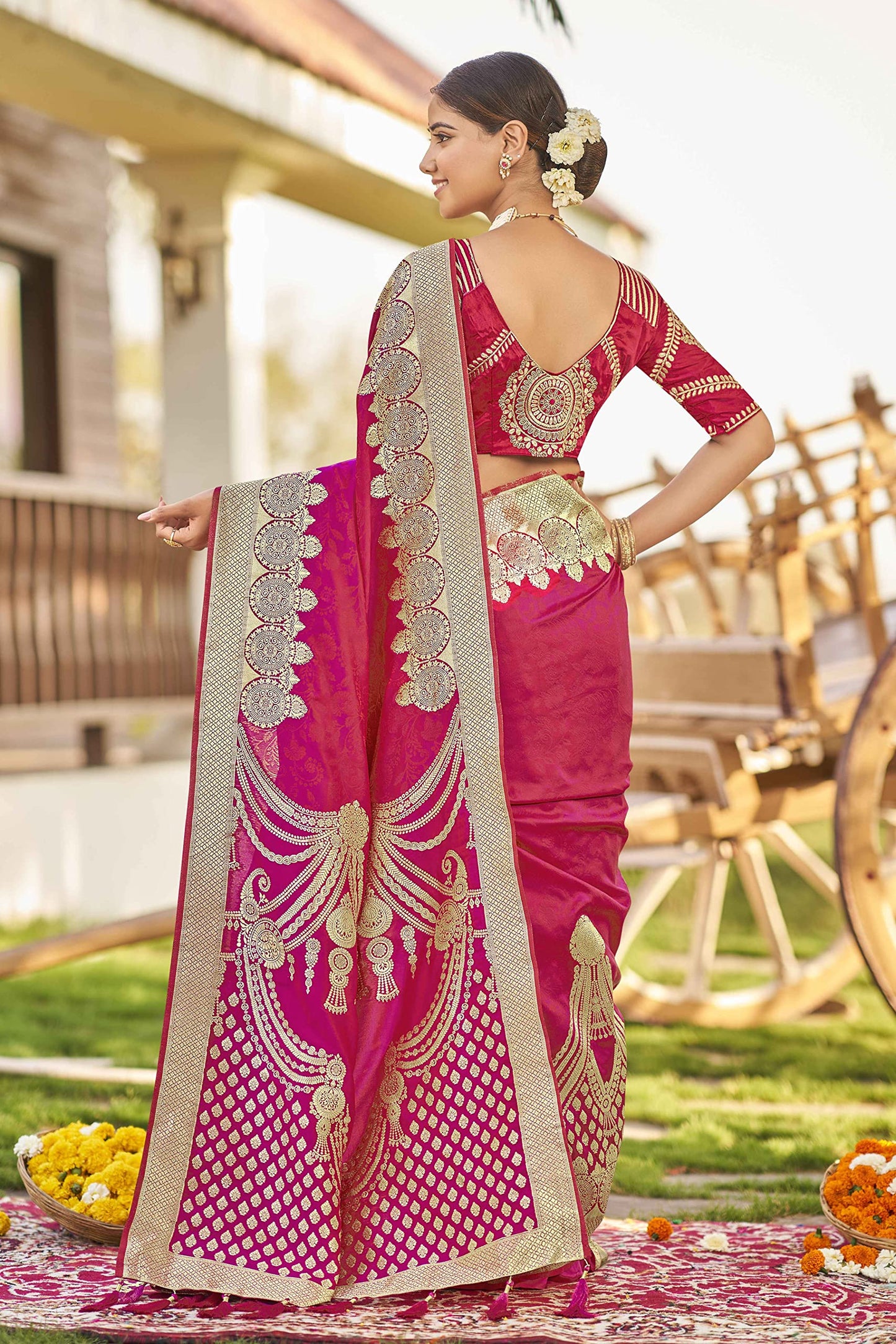 MANOHARI adorable woven pattern Banarasi Silk saree for women with Blouse Piece_MN1748