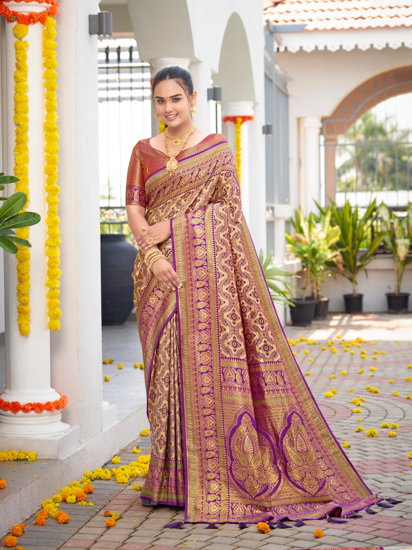 MANOHARI Women's Most Trendy Banarasi Woven Purple Saree With Heavy Jacquard Work Saree With Blouse Piece