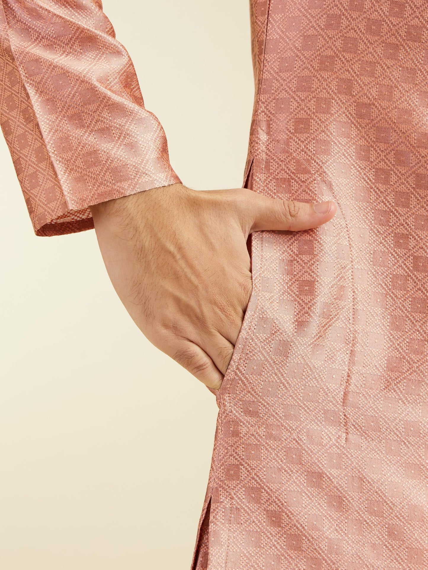 DIWAS BY MANYAVAR Men's Art Silk Jacquard Weave Kurta (Peach,L)