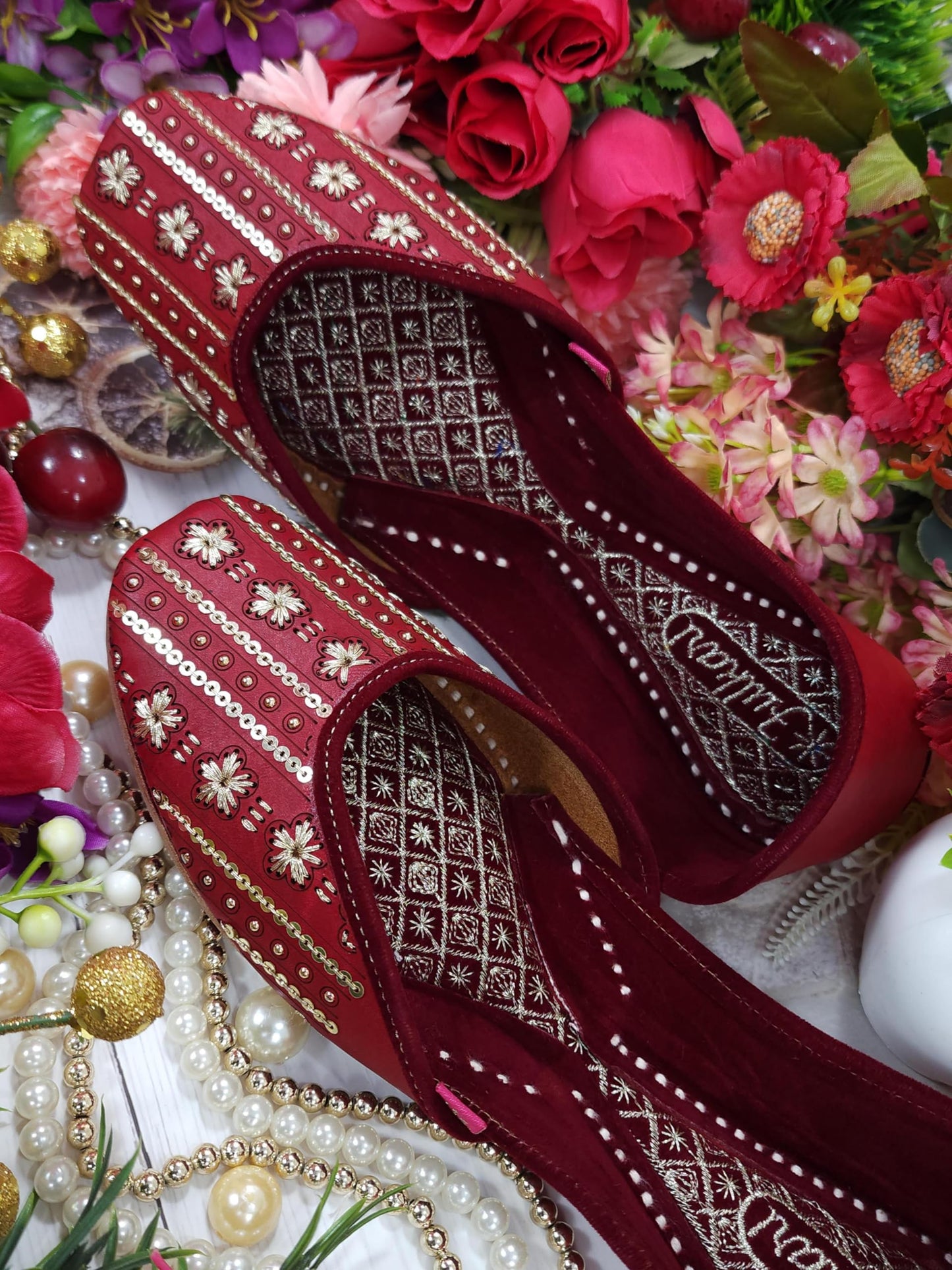 Fulkari Women Twinkle Gold Casual Genuine Soft Leather Jutis | Bite and Pinch Free Juttis | Punjabi Jutti | Girl's Office Flat Ladies Mojari | dailywear Ethnic Juti |