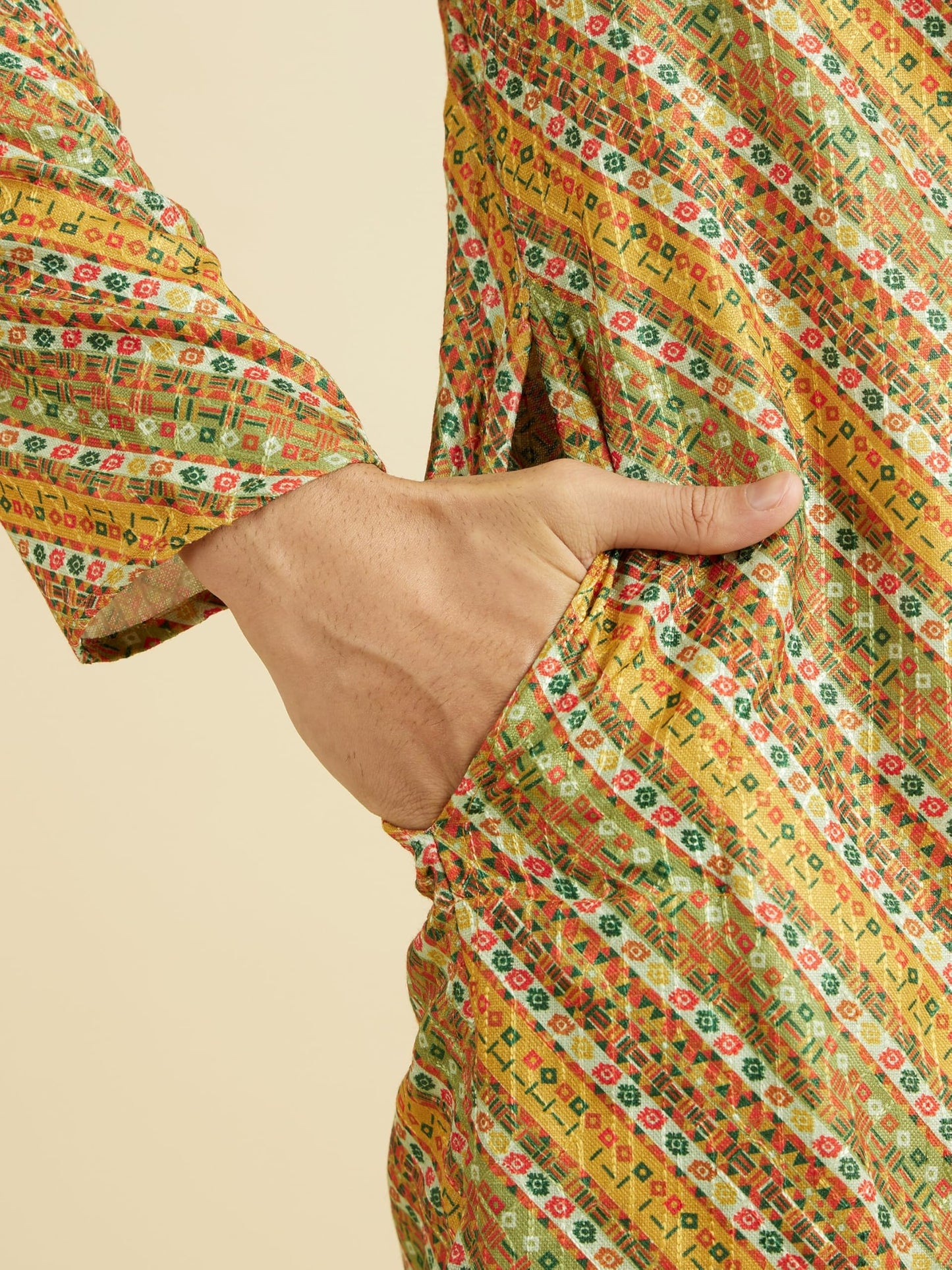 Manyavar Men's Cotton Blend Diagonal Print Kurta Pyjama Set (2pcs)