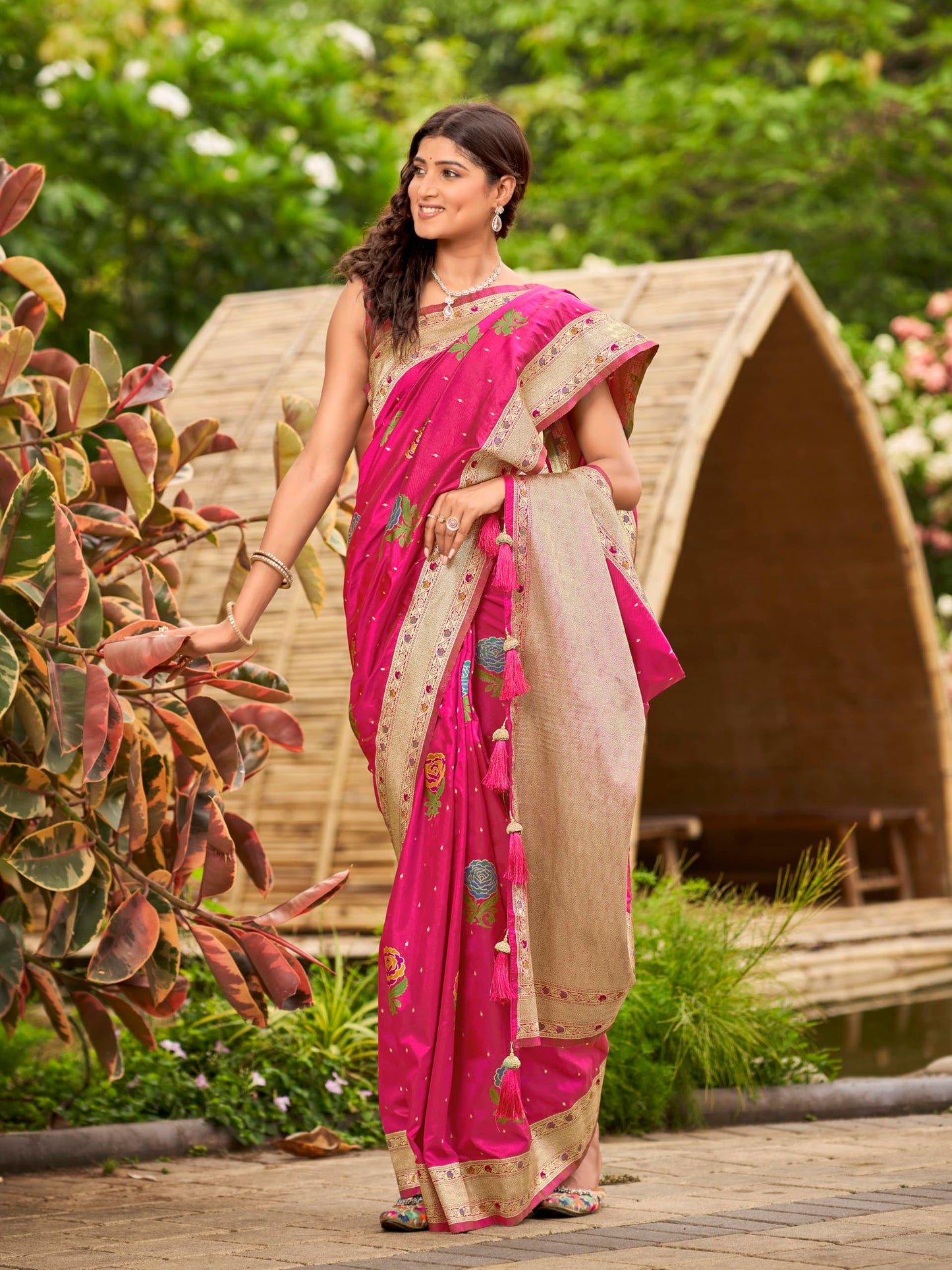 MANOHARI Women's Most Trendy Banarasi Satin Silk Woven Lemonade Pink Colorful Flower Pattern Saree With Heavy Jacquard Work Saree With Blouse Piece_MN2033