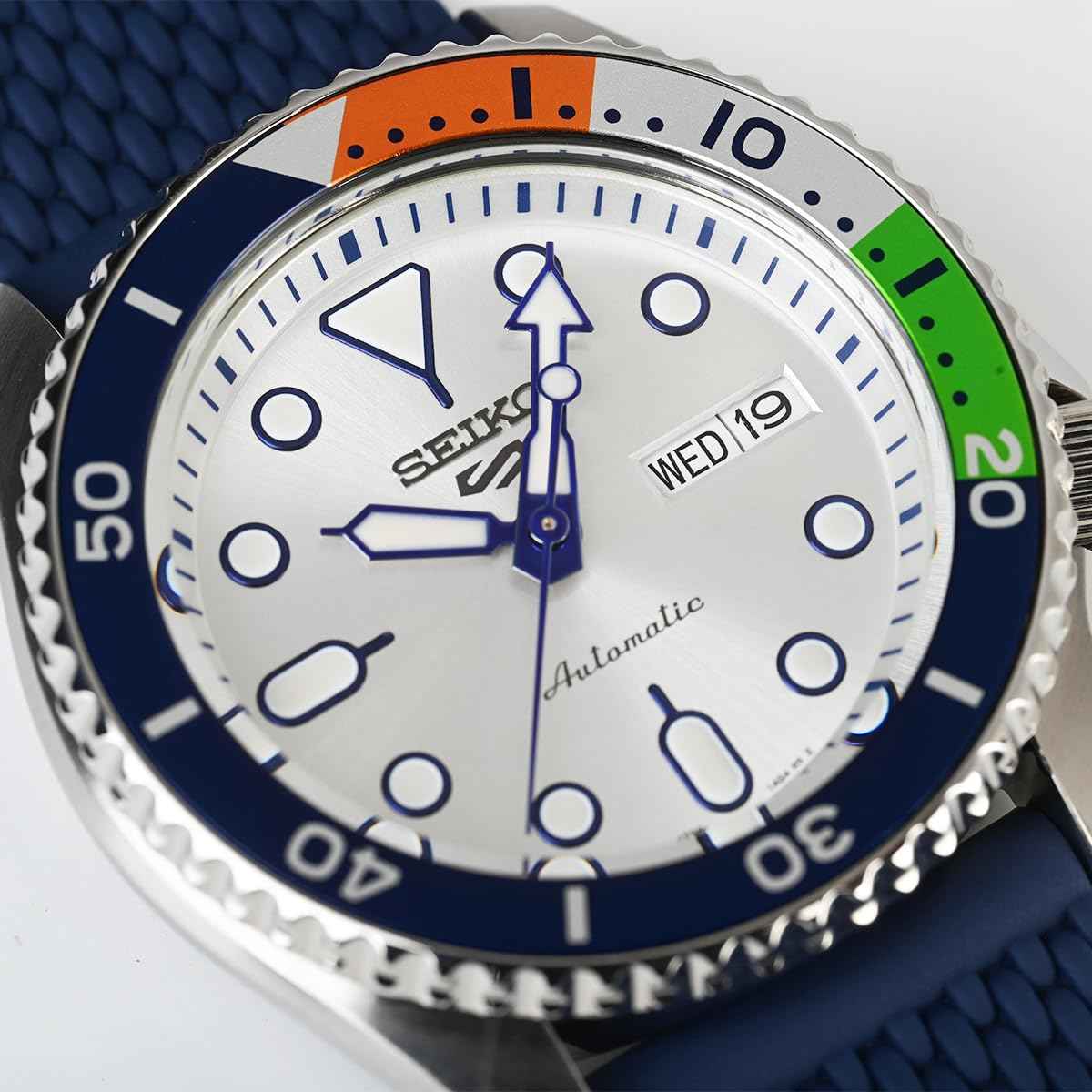 Seiko Limited Edition India Exclusive Off-White Dial Men's Analog Watch, Stainless Steel Band, with Extra Silicon Strap- Srpk83K1, Band Color:Silver SaumyasStore