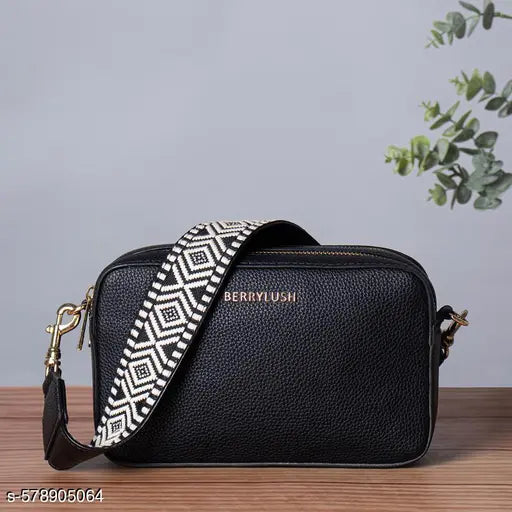 Berrylush Women Textured Black Synthetic Leather Geometric Non-detachable Strap Zipper-Up Small Sling Bag